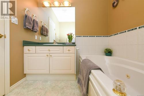Ensuite - 11 1288 Tunner Dr, Courtenay, BC - Indoor Photo Showing Bathroom
