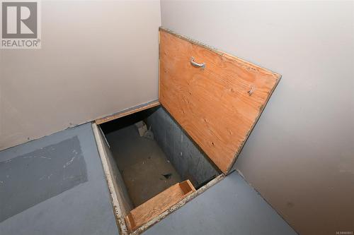 Crawlspace entrance - 11 1288 Tunner Dr, Courtenay, BC - Indoor Photo Showing Other Room