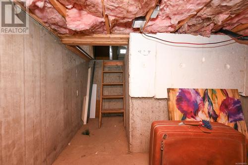 Stairs into crawlspace - 11 1288 Tunner Dr, Courtenay, BC - Indoor Photo Showing Basement