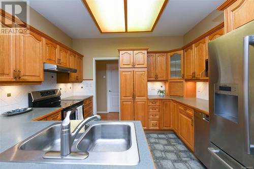 11 1288 Tunner Dr, Courtenay, BC - Indoor Photo Showing Kitchen With Double Sink