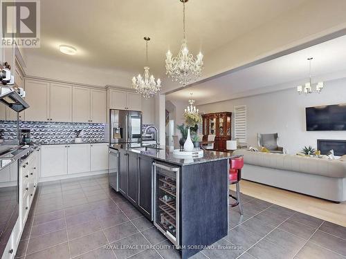 80 Pine Hill Crescent, Aurora, ON - Indoor Photo Showing Kitchen With Upgraded Kitchen