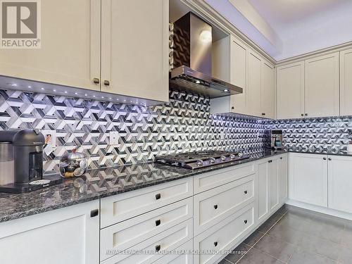 80 Pine Hill Crescent, Aurora, ON - Indoor Photo Showing Kitchen With Upgraded Kitchen