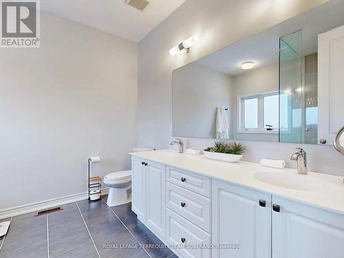 80 Pine Hill Cres, Aurora, ON - Indoor Photo Showing Bathroom