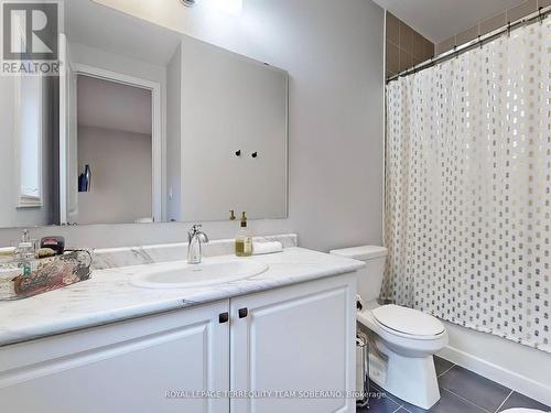 80 Pine Hill Cres, Aurora, ON - Indoor Photo Showing Bathroom