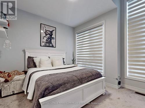 80 Pine Hill Crescent, Aurora, ON - Indoor Photo Showing Bedroom