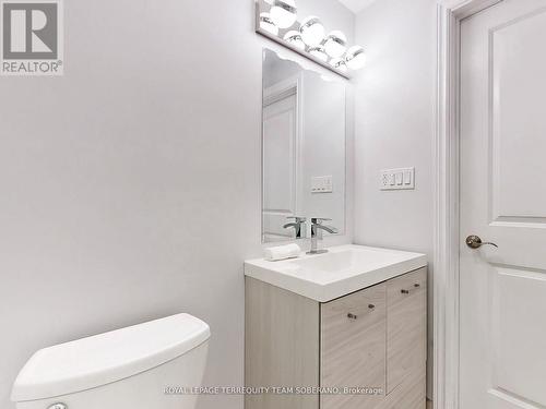 80 Pine Hill Crescent, Aurora, ON - Indoor Photo Showing Bathroom
