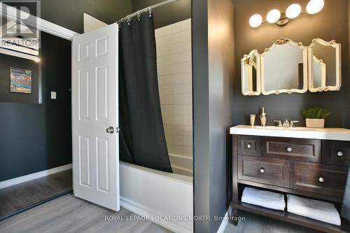 148 Marsh Street, Blue Mountains, ON - Indoor Photo Showing Bathroom