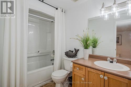 17 Milson Cres, Guelph, ON - Indoor Photo Showing Bathroom