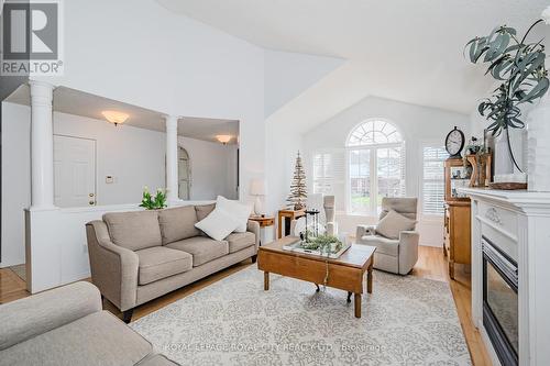 17 Milson Cres, Guelph, ON - Indoor Photo Showing Living Room