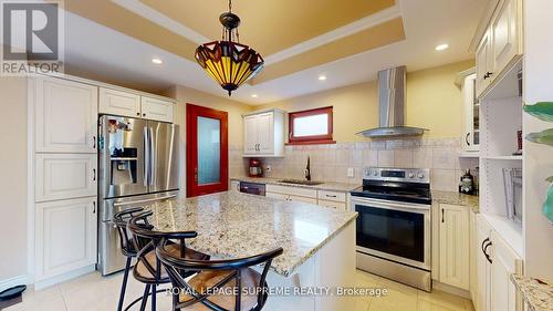 340 Oxford Avenue, Fort Erie, ON - Indoor Photo Showing Kitchen