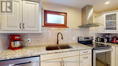 340 Oxford Avenue, Fort Erie, ON - Indoor Photo Showing Kitchen With Double Sink With Upgraded Kitchen