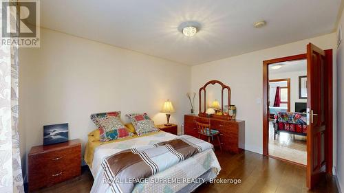 340 Oxford Ave, Fort Erie, ON - Indoor Photo Showing Bedroom