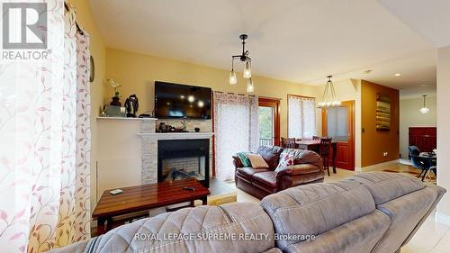 340 Oxford Avenue, Fort Erie, ON - Indoor Photo Showing Living Room With Fireplace