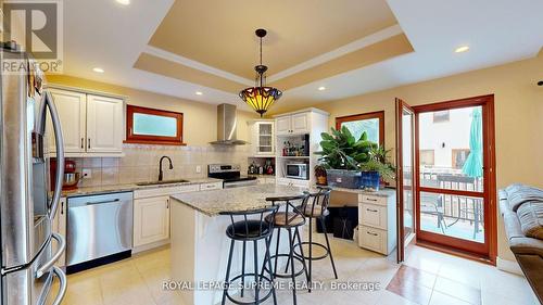 340 Oxford Ave, Fort Erie, ON - Indoor Photo Showing Kitchen With Upgraded Kitchen