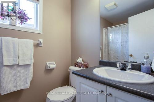 140 Henhoeffer Cres, Kitchener, ON - Indoor Photo Showing Bathroom
