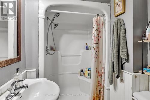536 Downie St, Peterborough, ON - Indoor Photo Showing Bathroom