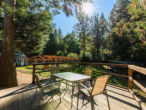 1386 Carlton Dr, Shawnigan Lake, BC - Outdoor With Deck Patio Veranda
