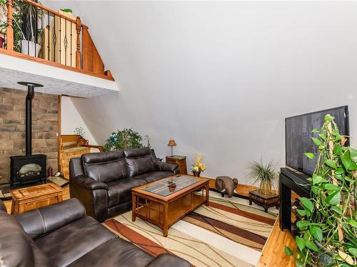 1386 Carlton Dr, Shawnigan Lake, BC - Indoor With Fireplace