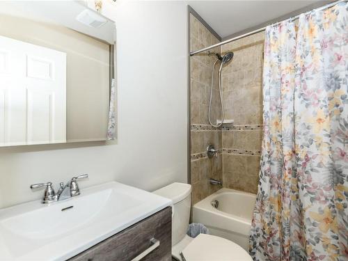 1386 Carlton Dr, Shawnigan Lake, BC - Indoor Photo Showing Bathroom