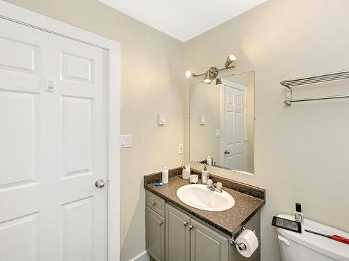 306-2525 Dingwall St, Duncan, BC - Indoor Photo Showing Bathroom