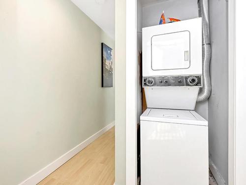 306-2525 Dingwall St, Duncan, BC - Indoor Photo Showing Laundry Room