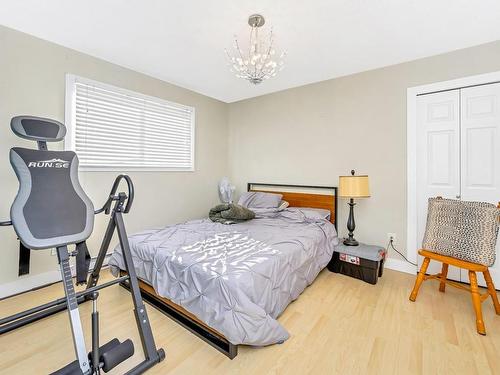 306-2525 Dingwall St, Duncan, BC - Indoor Photo Showing Bedroom