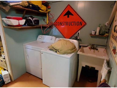 760 Jewitt Dr, Tahsis, BC - Indoor Photo Showing Laundry Room