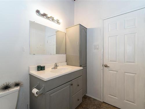 2735 Gibson Pl, Shawnigan Lake, BC - Indoor Photo Showing Bathroom