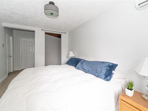 2735 Gibson Pl, Shawnigan Lake, BC - Indoor Photo Showing Bedroom