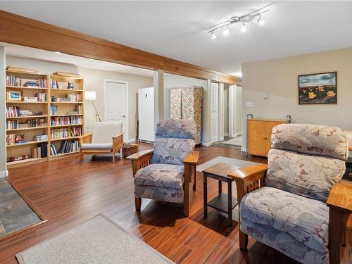 5151 Alexander Rd, Duncan, BC - Indoor Photo Showing Living Room