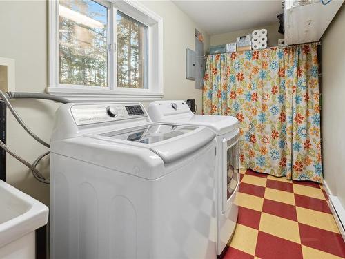 5151 Alexander Rd, Duncan, BC - Indoor Photo Showing Laundry Room