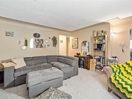2445 Godfrey Rd, Nanaimo, BC - Indoor Photo Showing Living Room