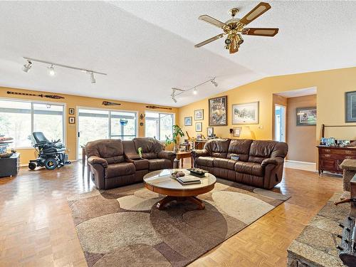 2445 Godfrey Rd, Nanaimo, BC - Indoor Photo Showing Living Room