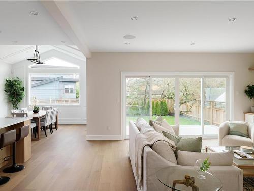 1749 Fairfield Rd, Victoria, BC - Indoor Photo Showing Living Room