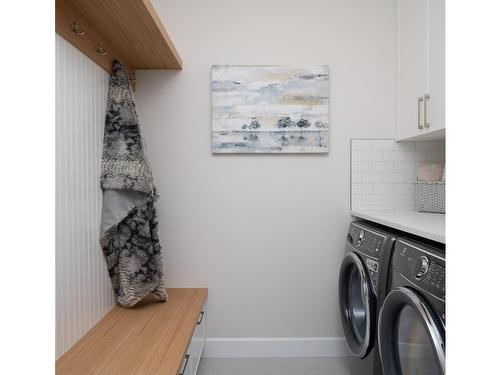1749 Fairfield Rd, Victoria, BC - Indoor Photo Showing Laundry Room