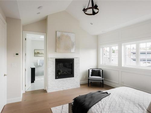 1749 Fairfield Rd, Victoria, BC - Indoor With Fireplace