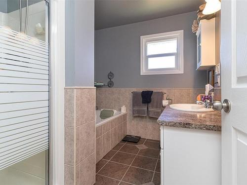1669 Robert St, Crofton, BC - Indoor Photo Showing Bathroom