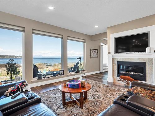 2345 Island Hwy South, Campbell River, BC - Indoor Photo Showing Living Room With Fireplace