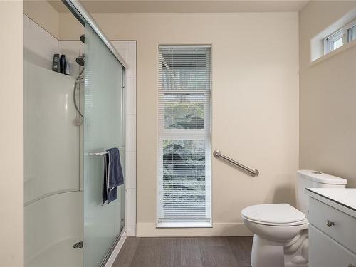 3262 Ash Rd, Chemainus, BC - Indoor Photo Showing Bathroom