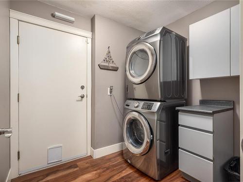 3262 Ash Rd, Chemainus, BC - Indoor Photo Showing Laundry Room