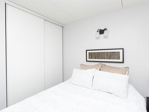 301 780 Gordon Street, Thunder Bay, ON - Indoor Photo Showing Bedroom