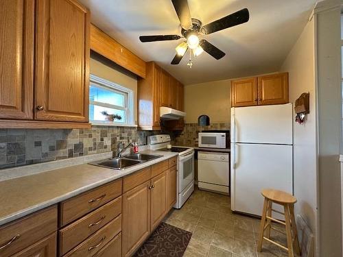 302 High Street N, Thunder Bay, ON - Indoor Photo Showing Kitchen With Double Sink