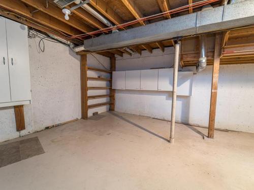 305 Baker Street, Kamloops, BC - Indoor Photo Showing Garage