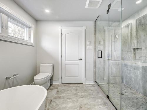Ensuite bathroom - 130 Av. De Bathurst, Pointe-Claire, QC - Indoor Photo Showing Bathroom