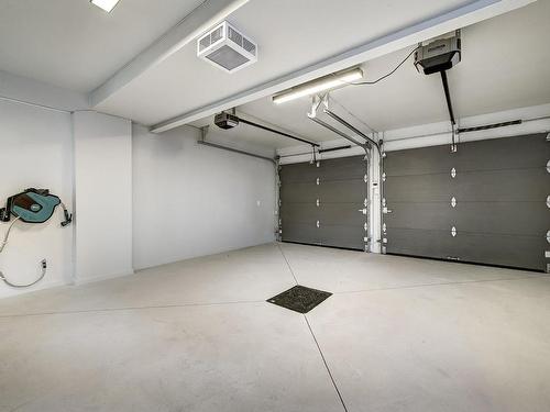 Garage - 130 Av. De Bathurst, Pointe-Claire, QC - Indoor Photo Showing Garage