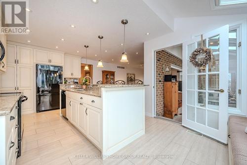 15 Wiltshire Pl, Guelph, ON - Indoor Photo Showing Kitchen With Upgraded Kitchen