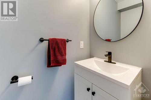 320 Boudreau Street Unit#G, Ottawa, ON - Indoor Photo Showing Bathroom