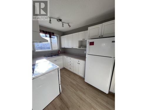 5303 Tamarack Crescent, Fort Nelson, BC - Indoor Photo Showing Kitchen With Double Sink