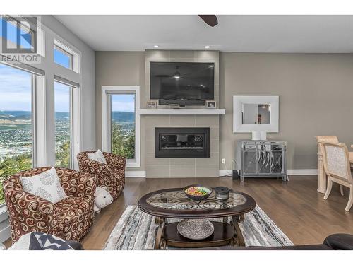 579 Selkirk Court, Kelowna, BC - Indoor Photo Showing Living Room With Fireplace
