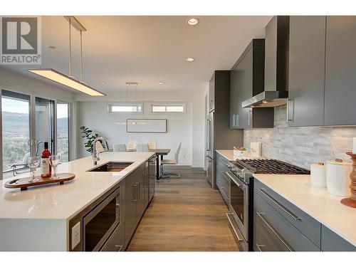 737 Highpointe Drive, Kelowna, BC - Indoor Photo Showing Kitchen With Upgraded Kitchen